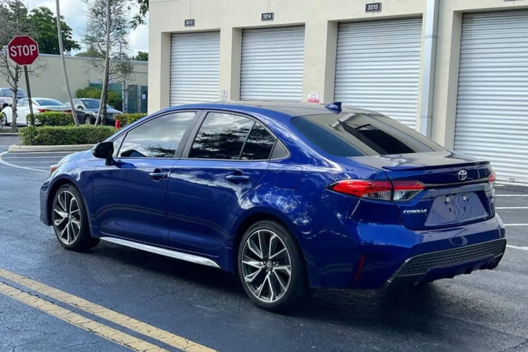 2021 Toyota Corolla SE photo 1