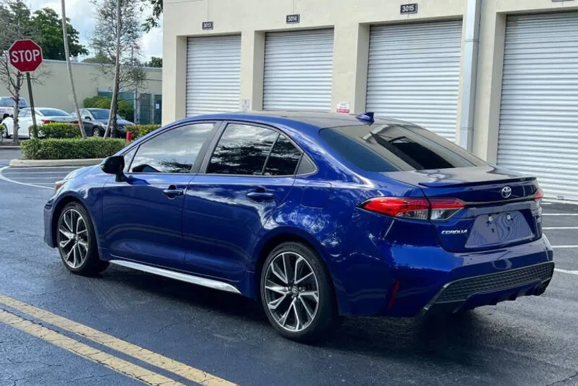 2021 Toyota Corolla SE photo 1