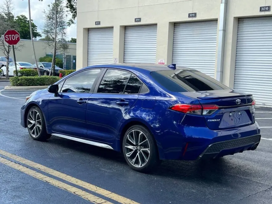 2021 Toyota Corolla SE photo 1