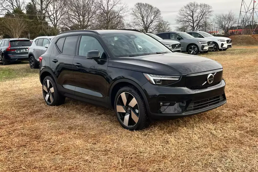 2024 Volvo XC40 Recharge Plus photo 1