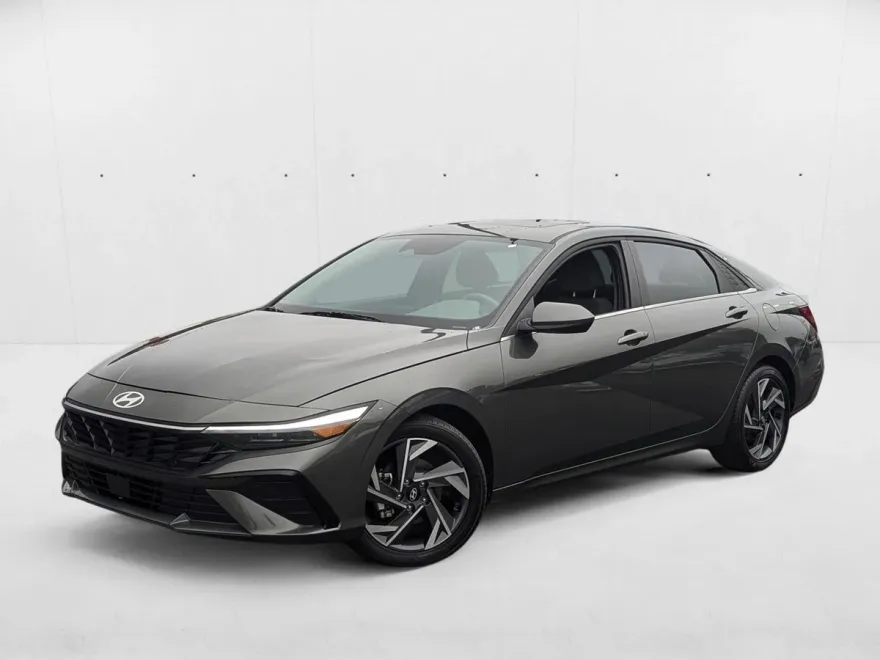 2025 Hyundai Elantra SEL Convenience photo 1