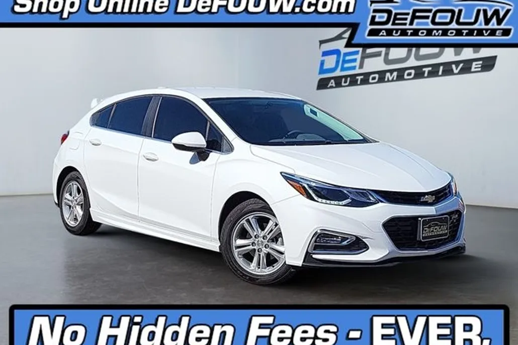 2017 Chevrolet Cruze LT photo 1