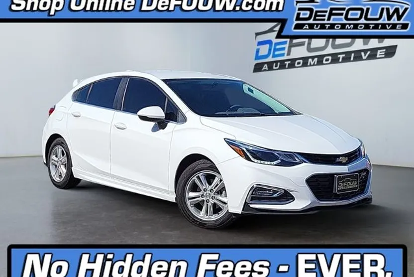 2017 Chevrolet Cruze LT photo 1