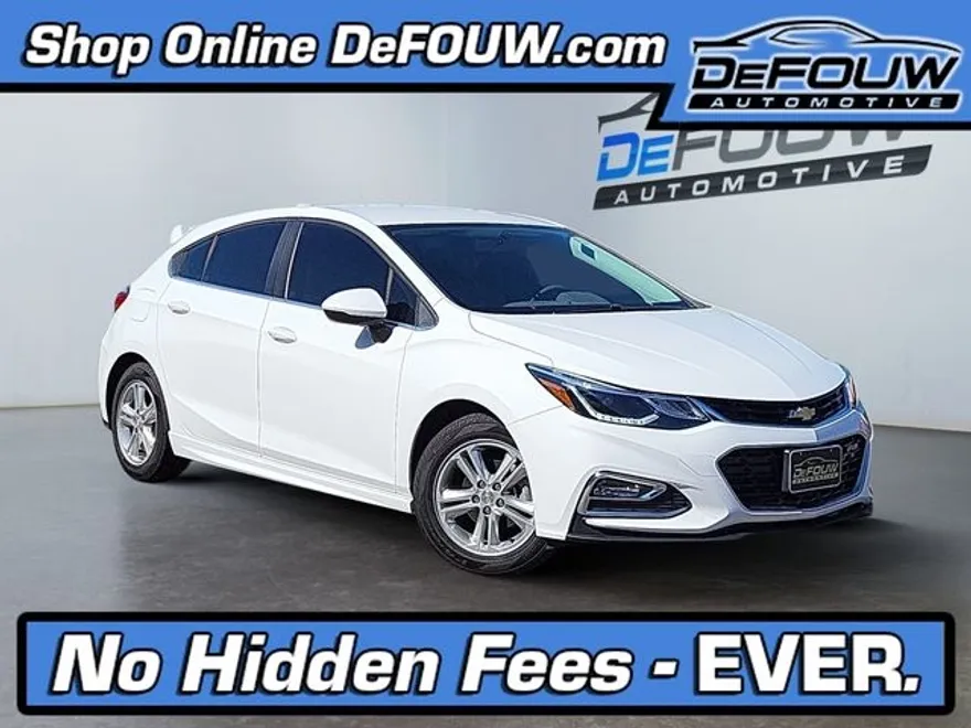 2017 Chevrolet Cruze LT photo 1