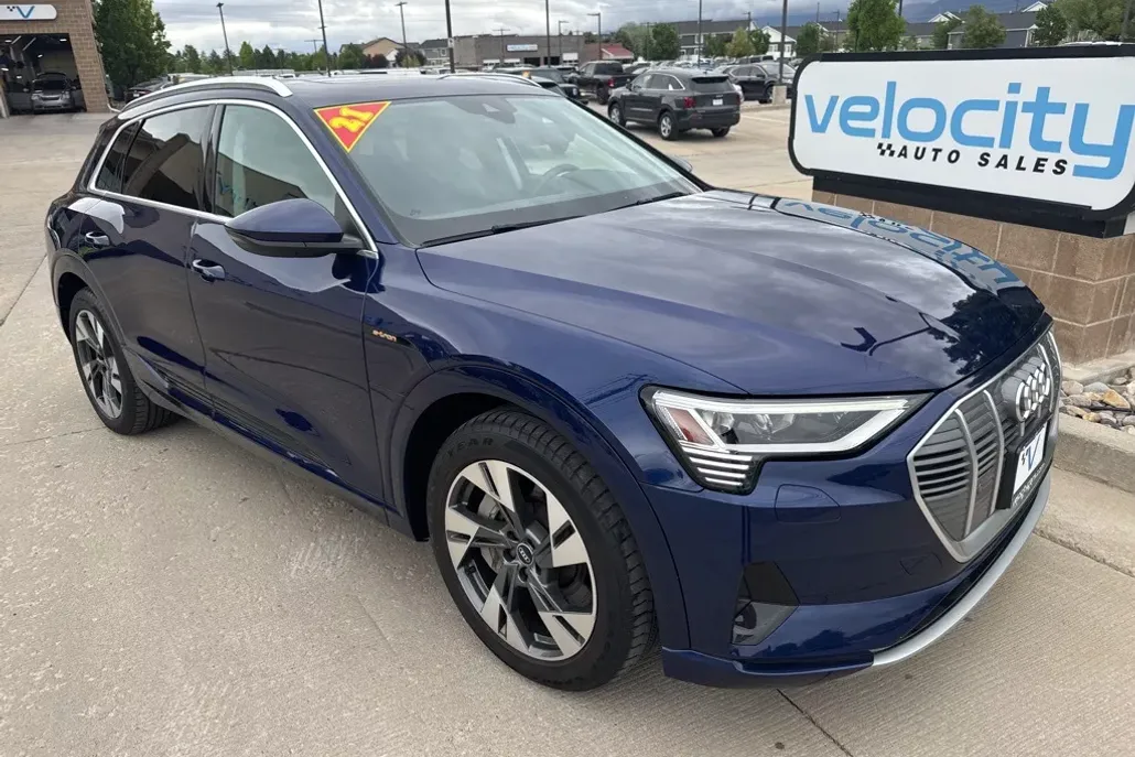 2021 Audi e-tron Premium photo 1