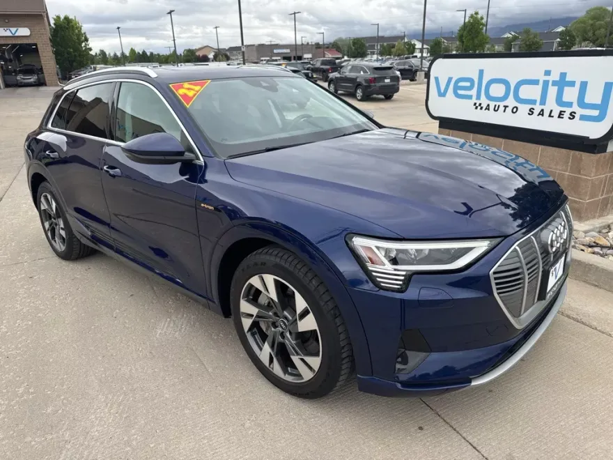 2021 Audi e-tron Premium photo 1