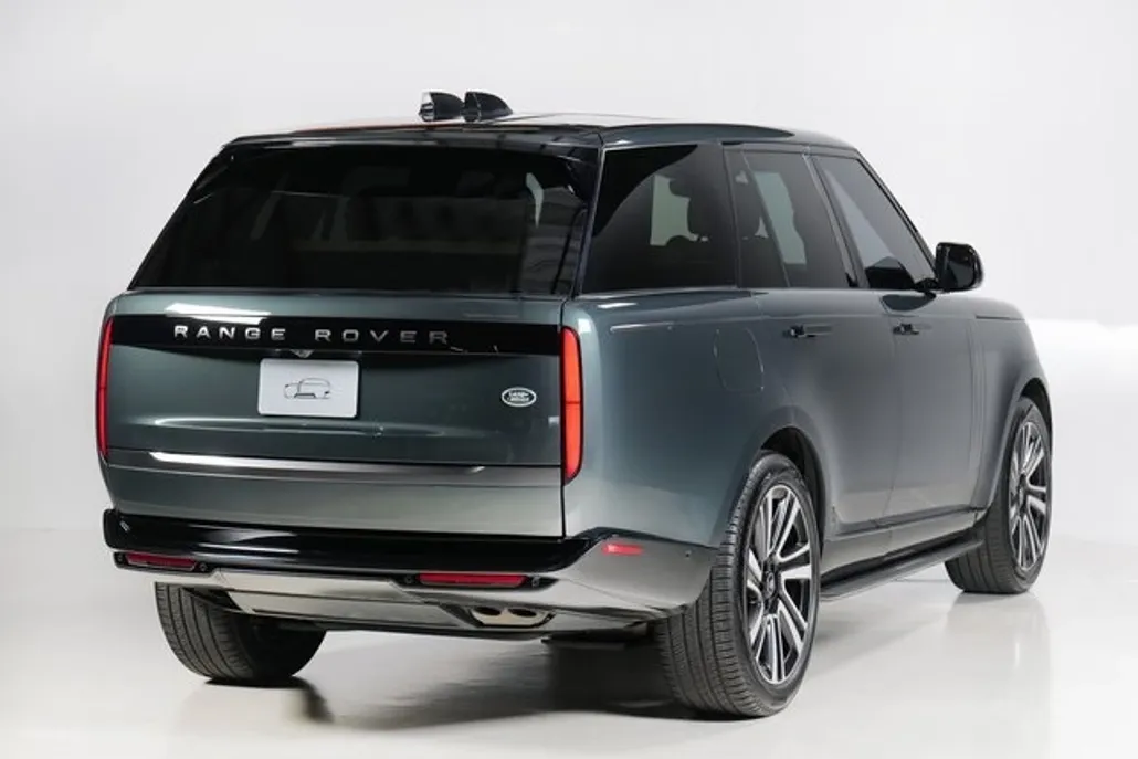 2023 Land Rover Range Rover SE photo 1