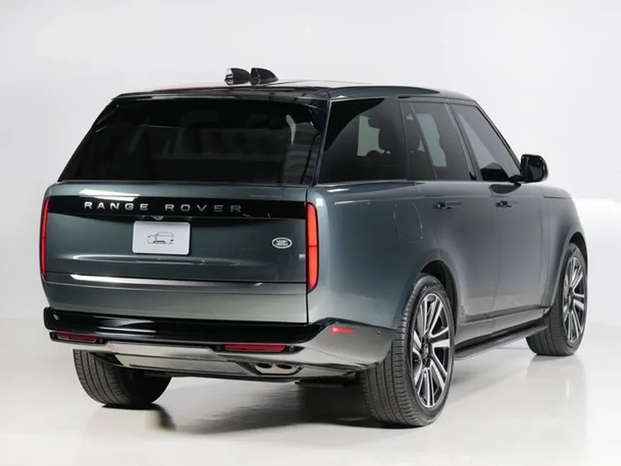 2023 Land Rover Range Rover SE photo 1