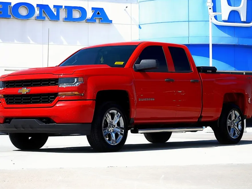 2019 Chevrolet Silverado 1500 Custom photo 1