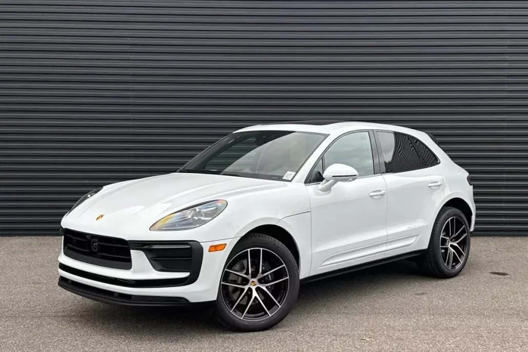 2025 Porsche Macan photo 1