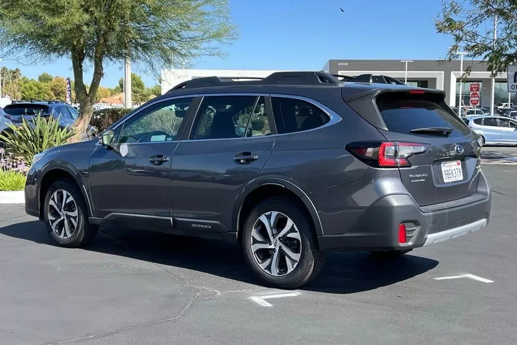 2022 Subaru Outback Limited XT photo 1