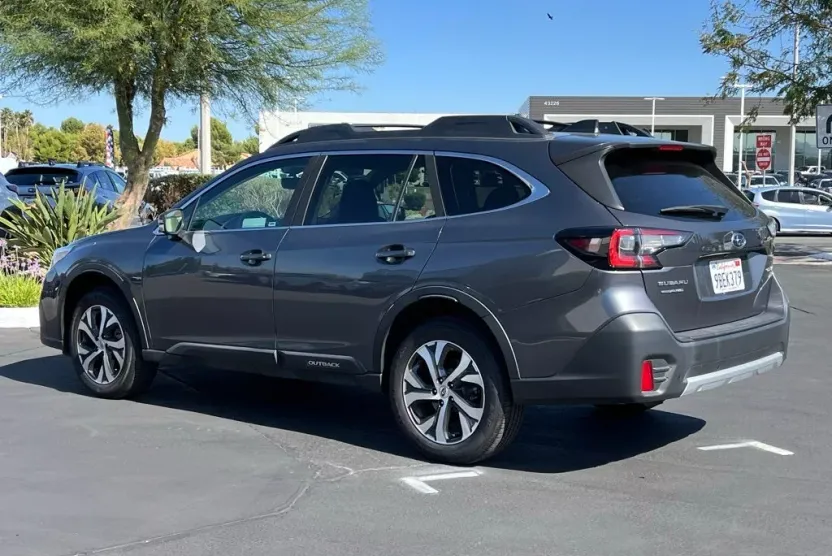 2022 Subaru Outback Limited XT photo 1
