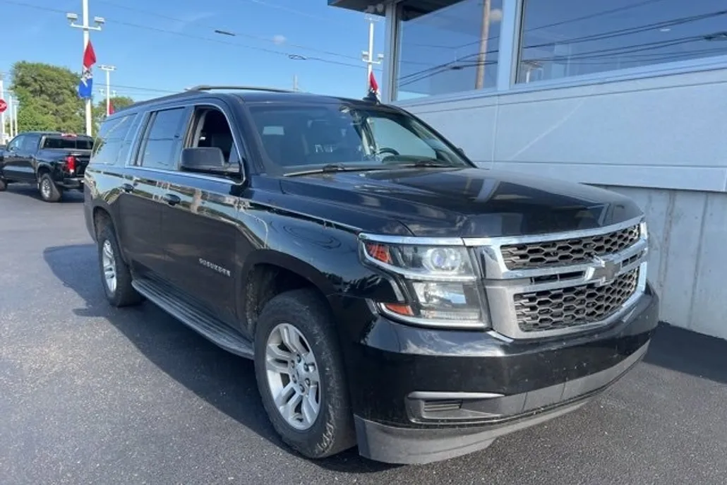 2015 Chevrolet Suburban LT photo 1