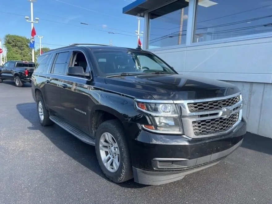 2015 Chevrolet Suburban LT photo 1