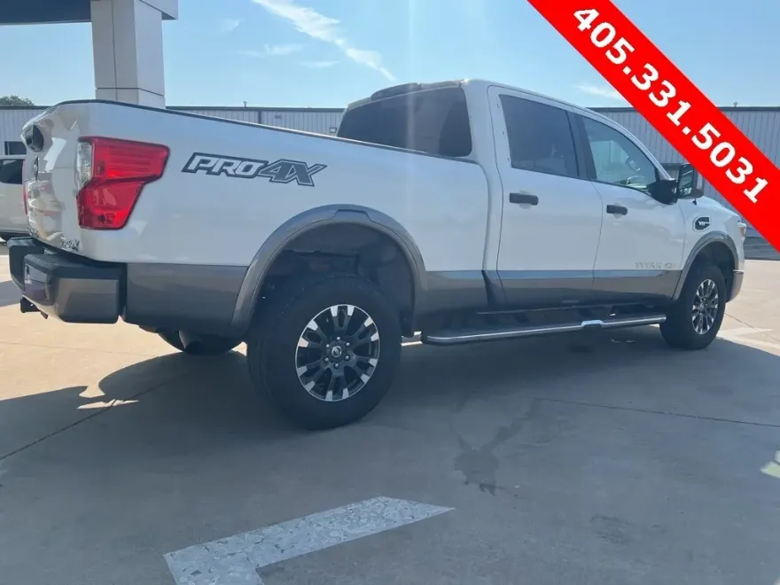 2016 Nissan Titan PRO-4X photo 1
