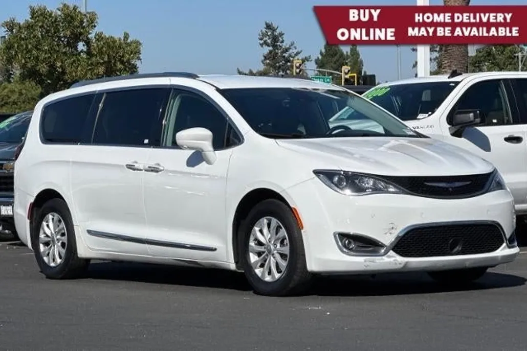 2018 Chrysler Pacifica Touring Plus photo 1