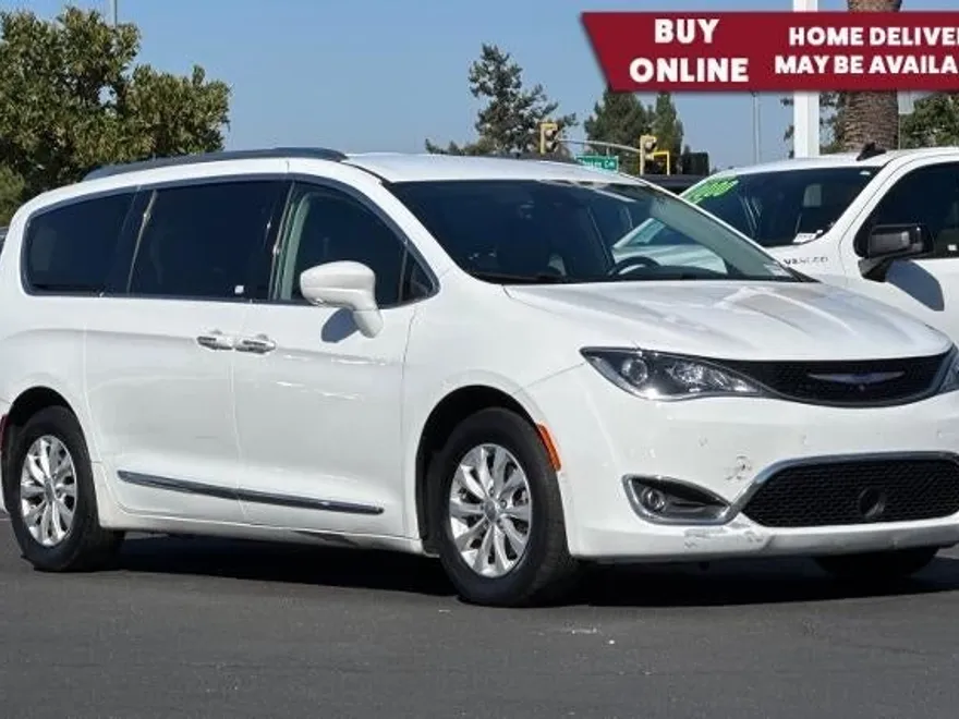 2018 Chrysler Pacifica Touring Plus photo 1