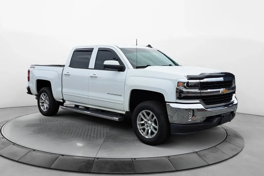 2018 Chevrolet Silverado 1500 LT photo 1