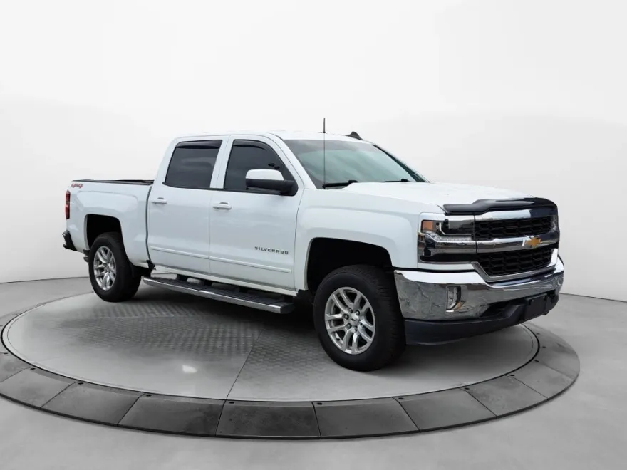 2018 Chevrolet Silverado 1500 LT photo 1