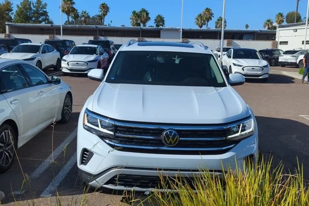 2022 Volkswagen Atlas SEL photo 1