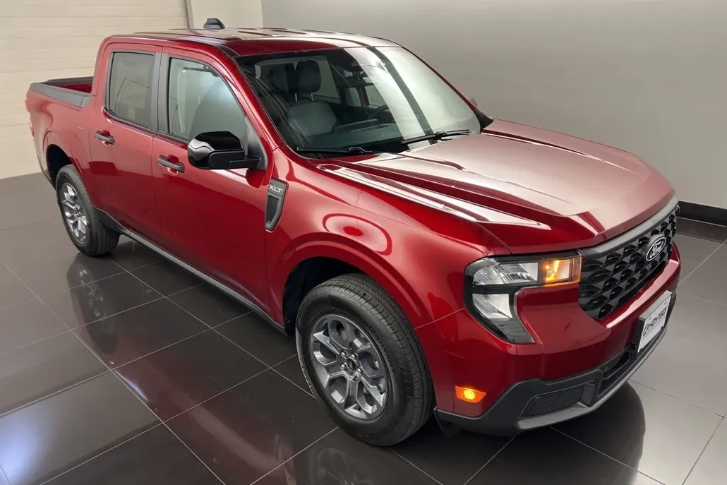 2025 Ford Maverick XLT photo 1