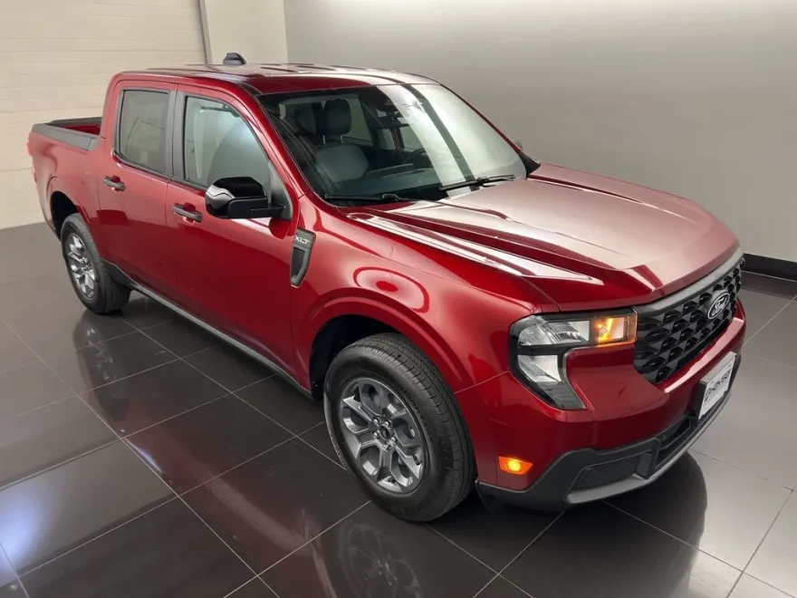 2025 Ford Maverick XLT photo 1