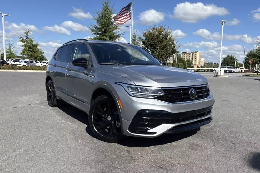 2024 Volkswagen Tiguan SE R-Line Black photo 1