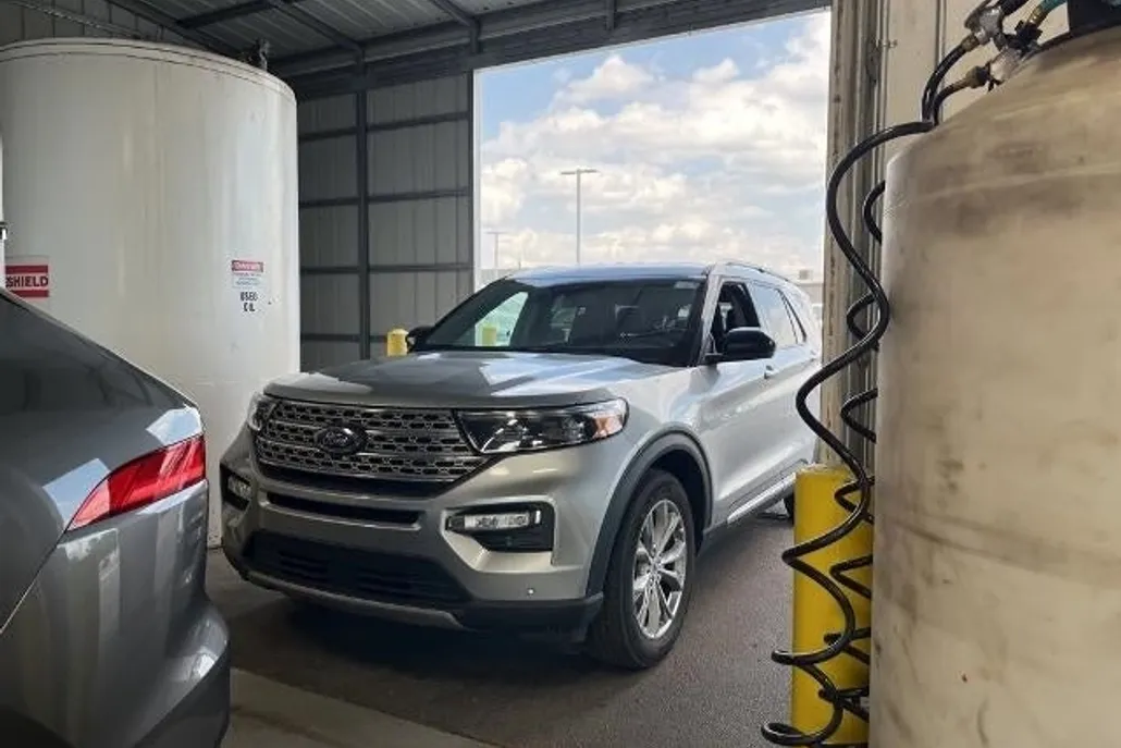 2023 Ford Explorer Limited photo 1