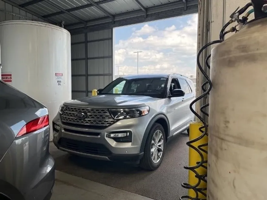 2023 Ford Explorer Limited photo 1