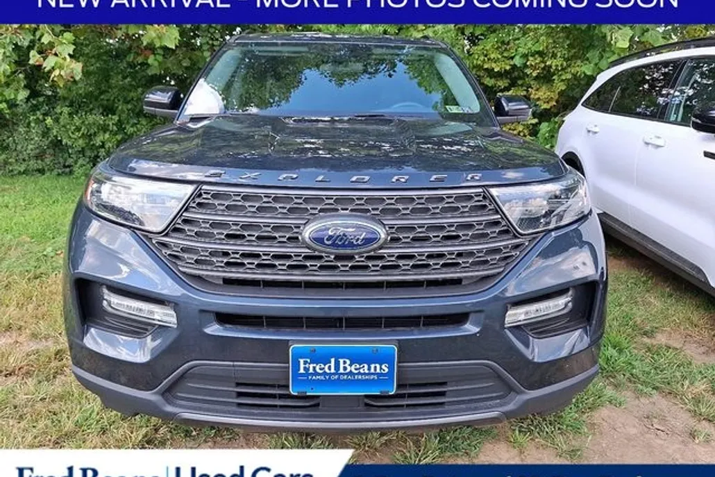 2023 Ford Explorer XLT photo 1