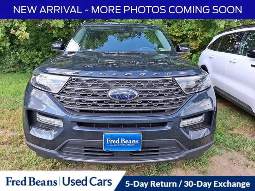 2023 Ford Explorer XLT photo 1