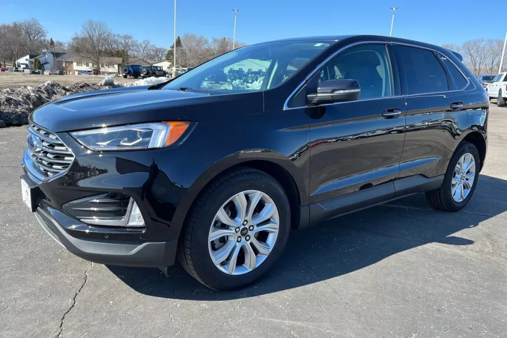 2024 Ford Edge Titanium photo 1