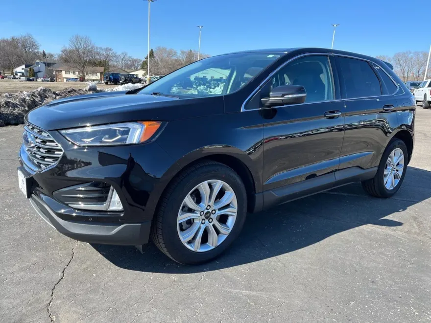 2024 Ford Edge Titanium photo 1