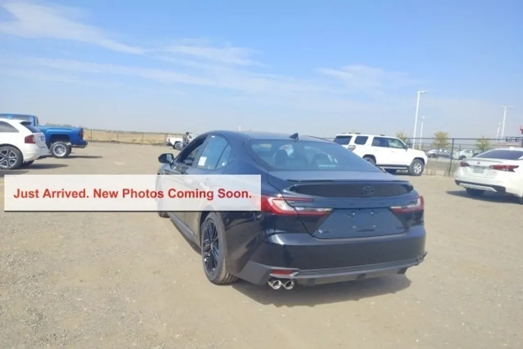 2025 Toyota Camry SE photo 1