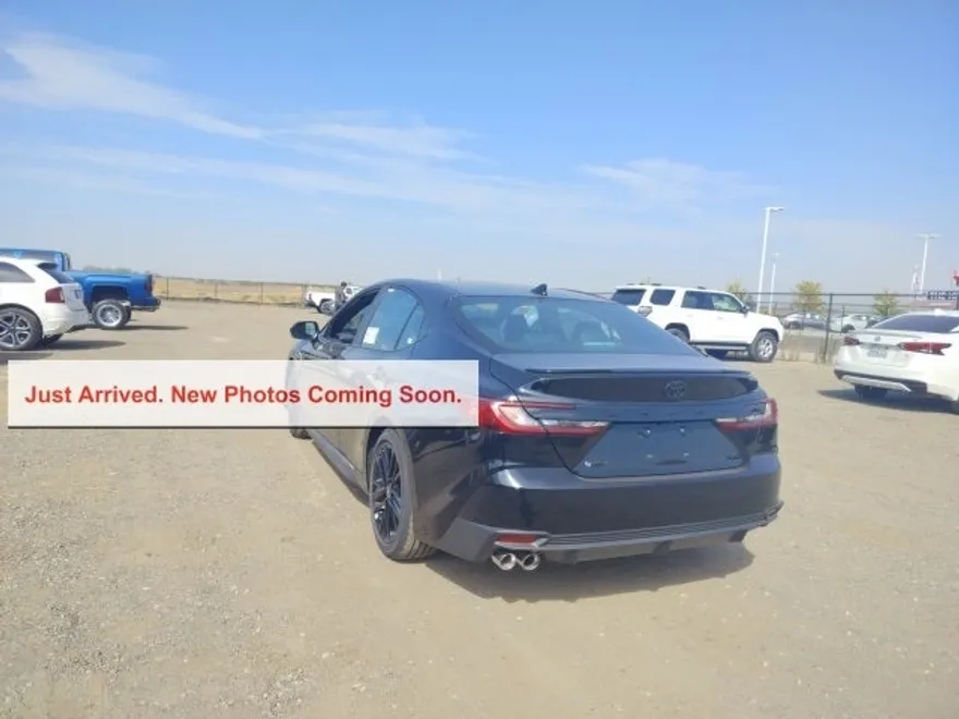 2025 Toyota Camry SE photo 1