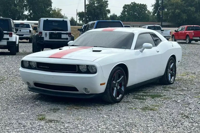 2012 Dodge Challenger SXT photo 1