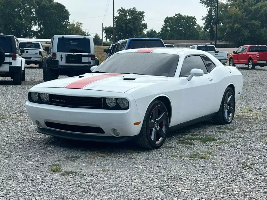 2012 Dodge Challenger SXT photo 1