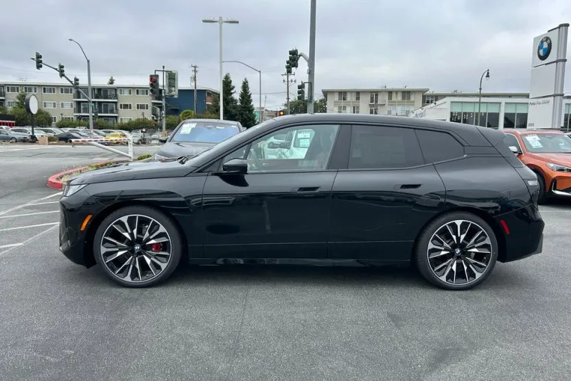 2026 Bmw iX photo 1