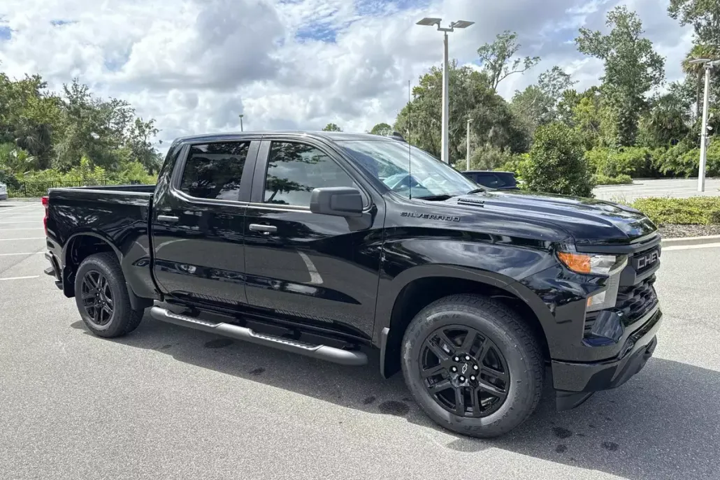2026 Chevrolet Silverado 1500 Custom photo 1