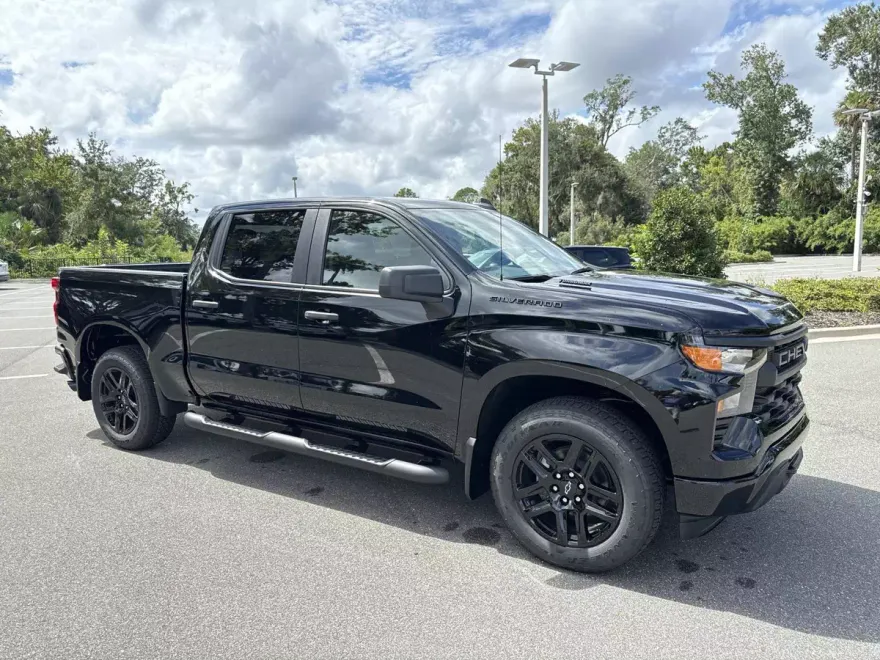 2026 Chevrolet Silverado 1500 Custom photo 1