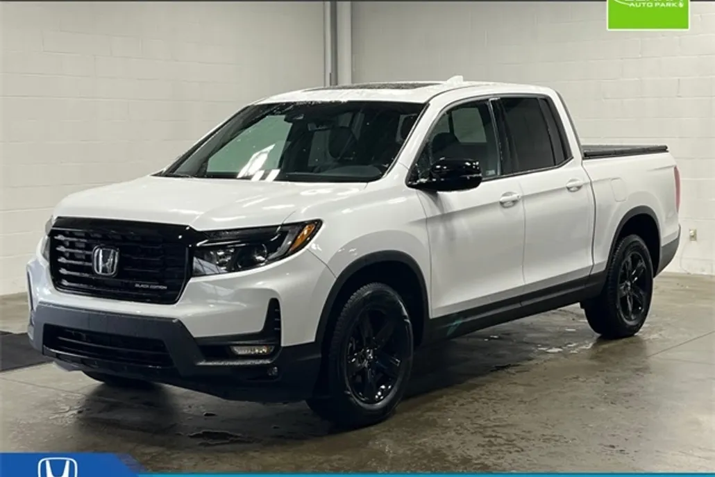 2023 Honda Ridgeline Black Edition photo 1