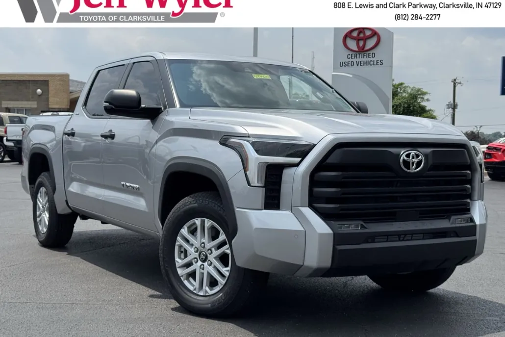 2025 Toyota Tundra SR5 CrewMax photo 1