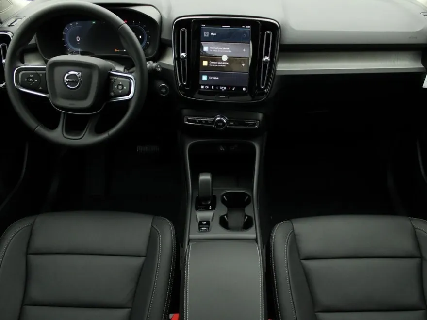 2025 Volvo XC40 Core photo 2