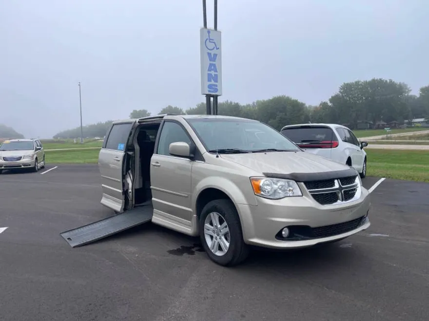 2013 Dodge Grand Caravan Crew photo 1