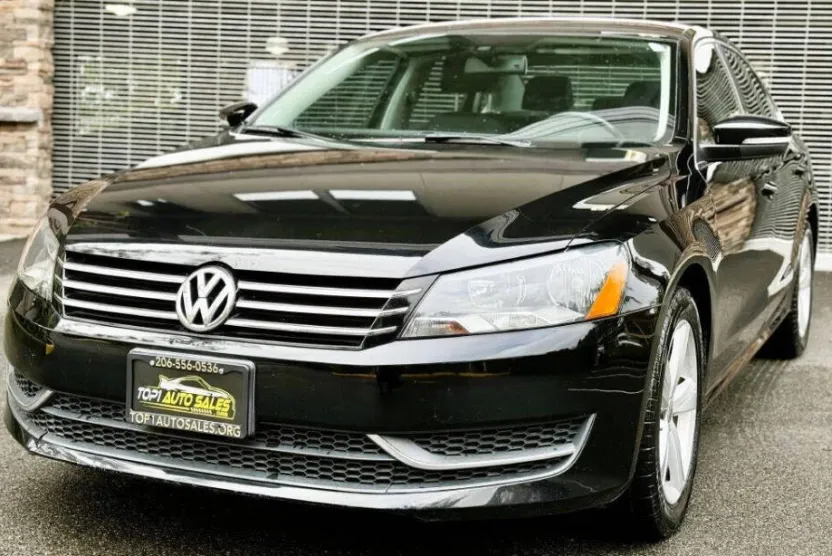 2013 Volkswagen Passat SE photo 1
