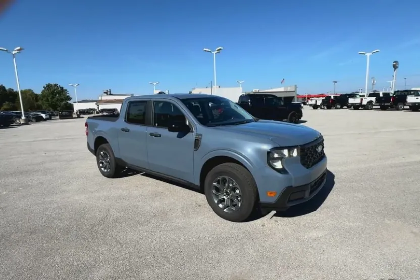 2025 Ford Maverick XLT photo 1