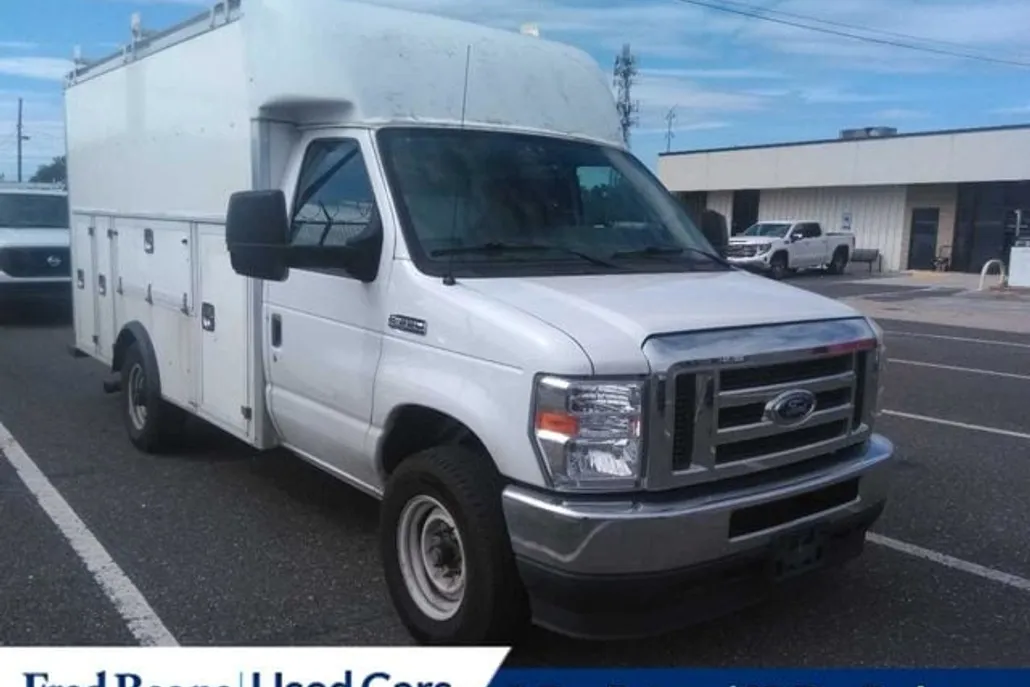 2022 Ford E-350 photo 1