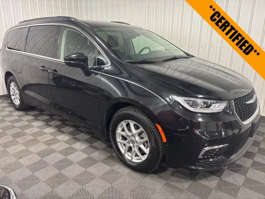 2022 Chrysler Pacifica Touring L photo 1