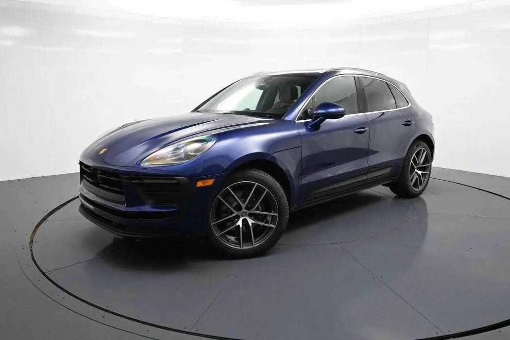 2026 Porsche Macan T photo 1