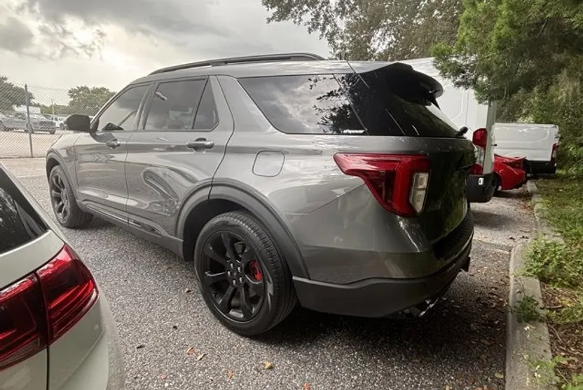 2023 Ford Explorer ST photo 1